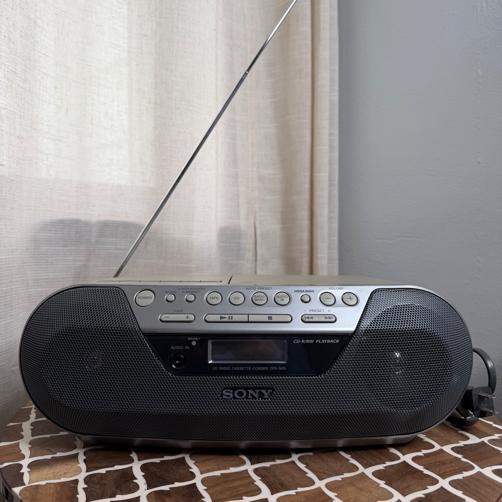 Sony CFD-S05 CD Radio Cassette-Corder Boombox Mega Bass Tested Radio Not Working